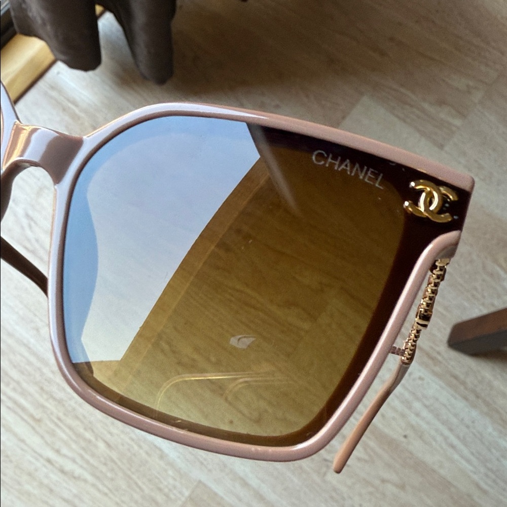 CHANEL Brown Sunglasses with Gold Detailing - Picture 3 of 4
